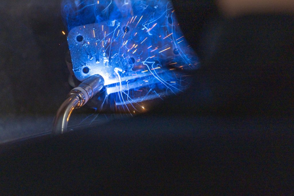 laswerk aan aangepaste rolstoelbus