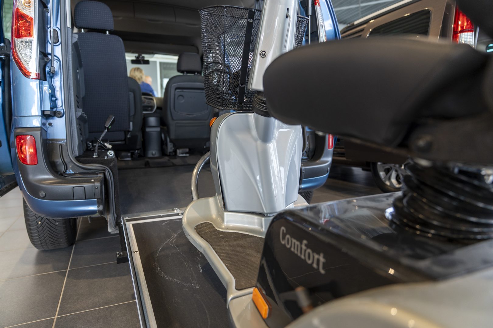 scootmobiel in busje rijden